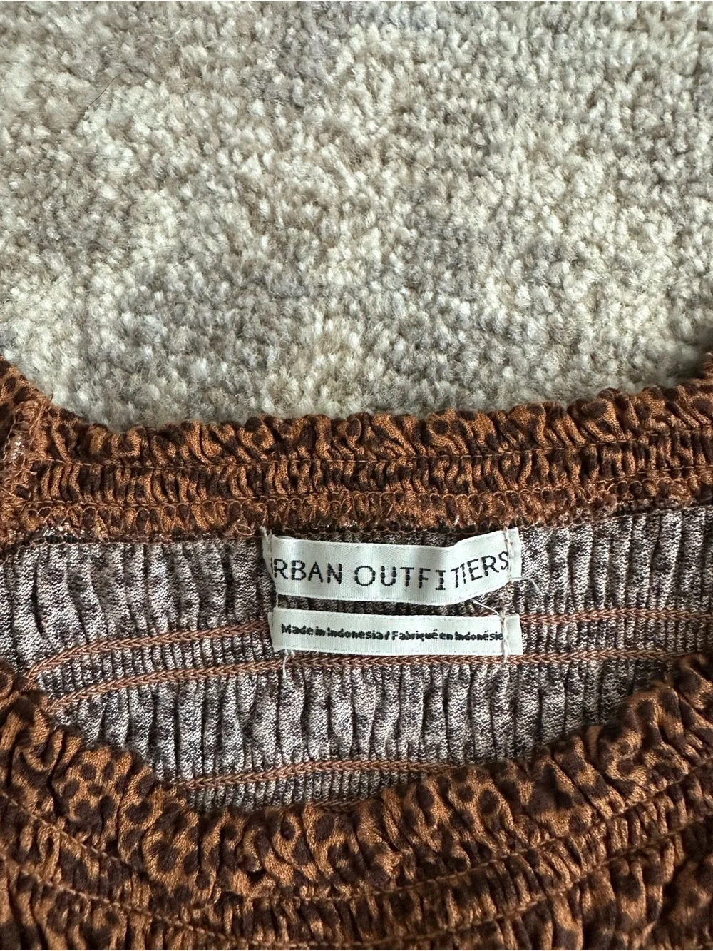 Urban Outfitters Brown Leopard Smocked Puff-Sleeve Crop Top - Picture 2 of 5